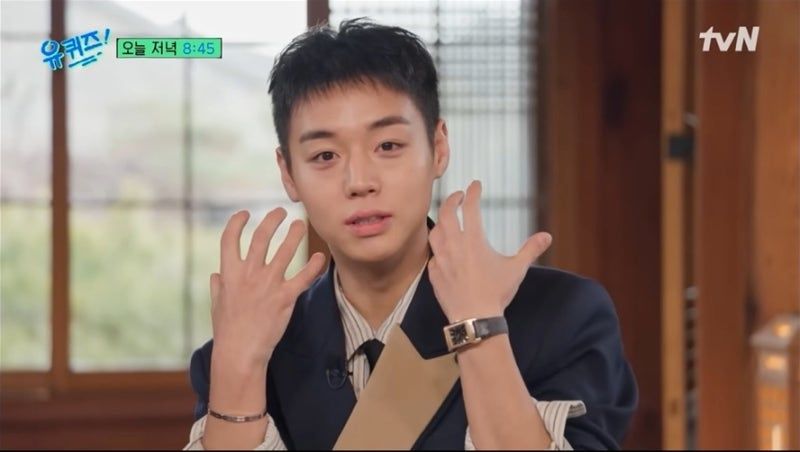 예거 르쿨트르 리베르소를 착용한 박지훈 / 이미지 출처: 유퀴즈 유튜브
