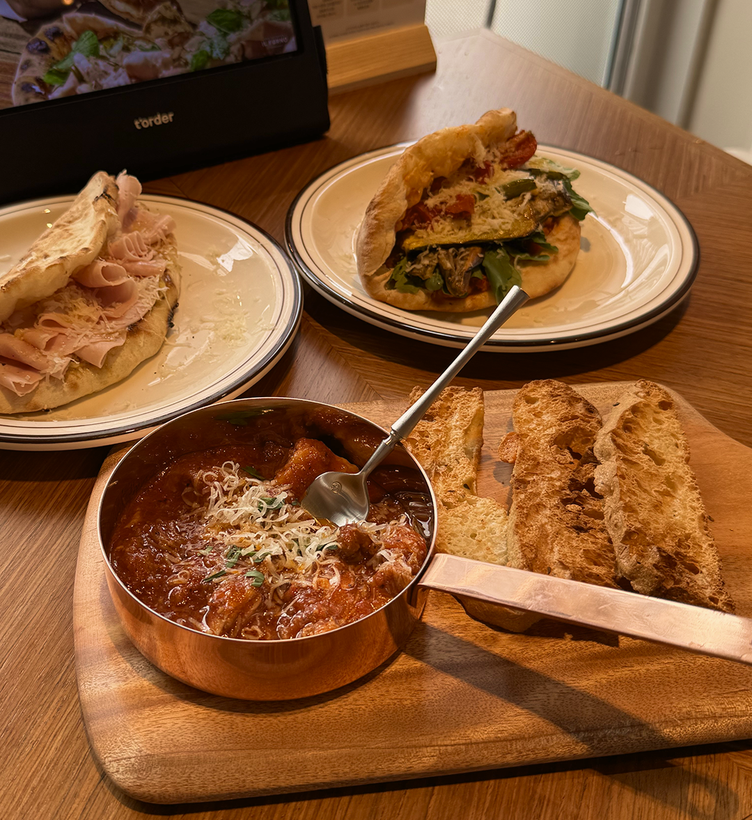 매운 돼지갈비찜과 비슷한 소프리토 안티파스토와 파누쪼 / 출처: eee