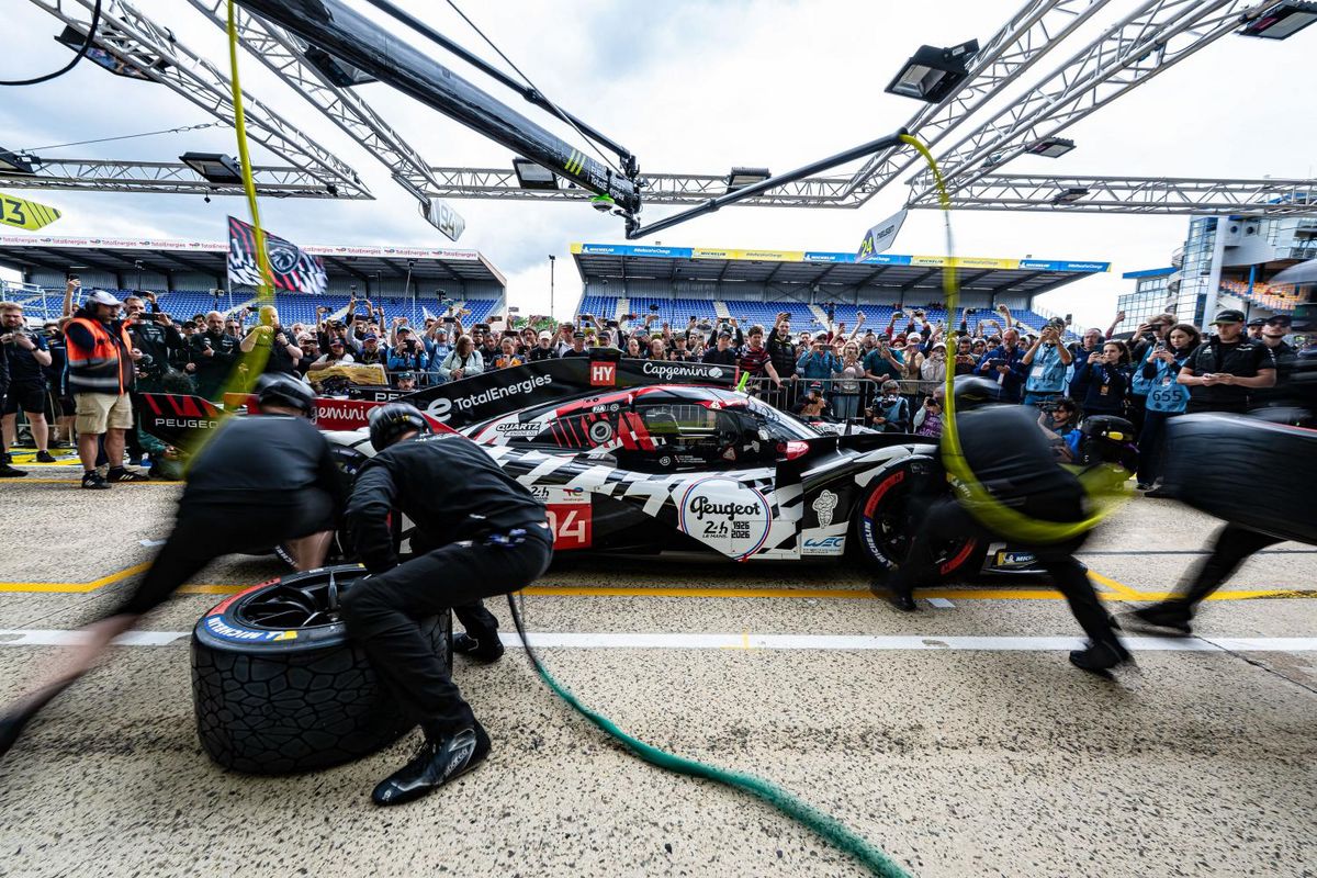F1에선 많아야 2~3번 밖에 없는 피트스톱이지만 내구레이스에선 수 십번도 넘게 진행한다. 