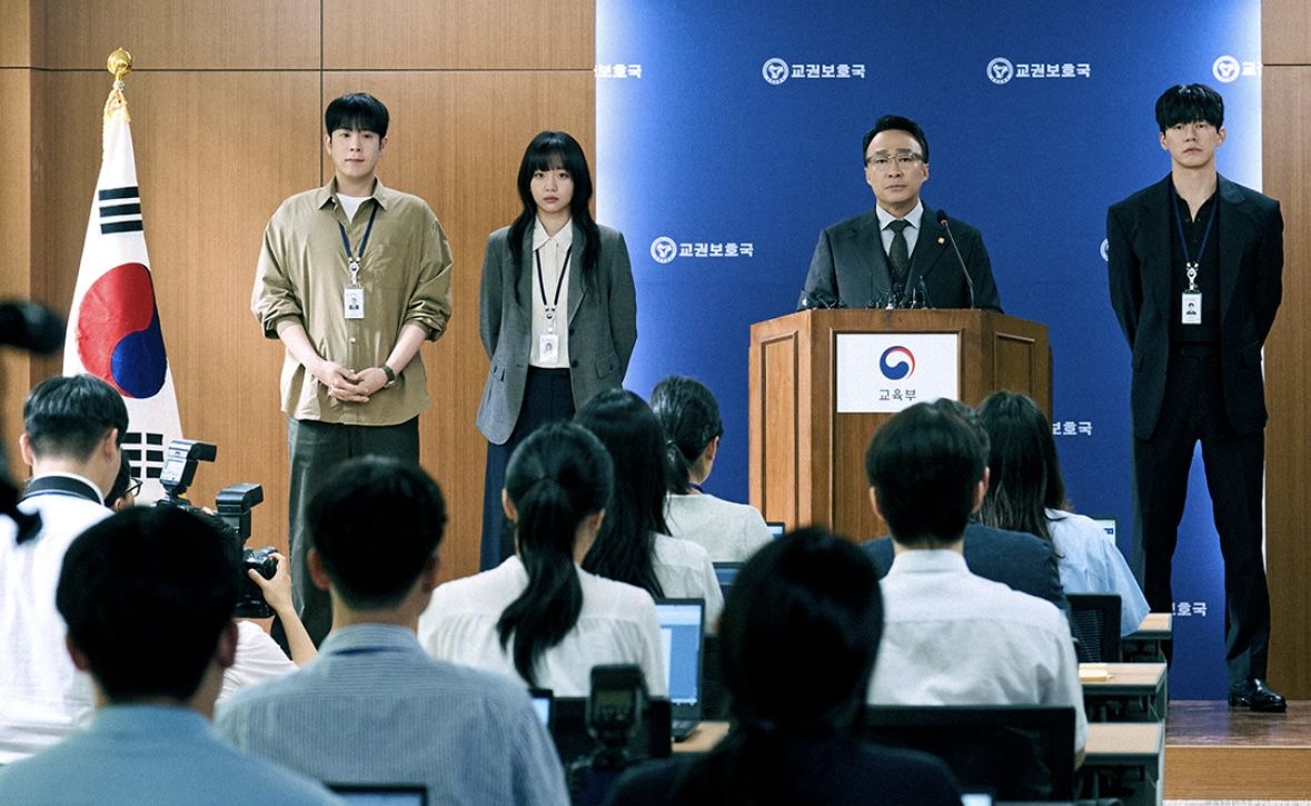 <참교육>은 가상의 기관 '교권보호국'을 중심으로 펼쳐지는 드라마다. / 출처: 넷플릭스