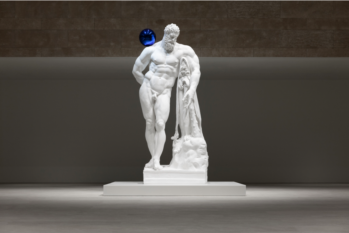 아트 스페이스의 제프 쿤스 (Jeff Koons), ‘Aurous cyanide’, 캔버스에 하우스홀드 글로스 및 금박, 290x890x9cm / 이미지 출처: 파라다이이스시티 홈페이지
