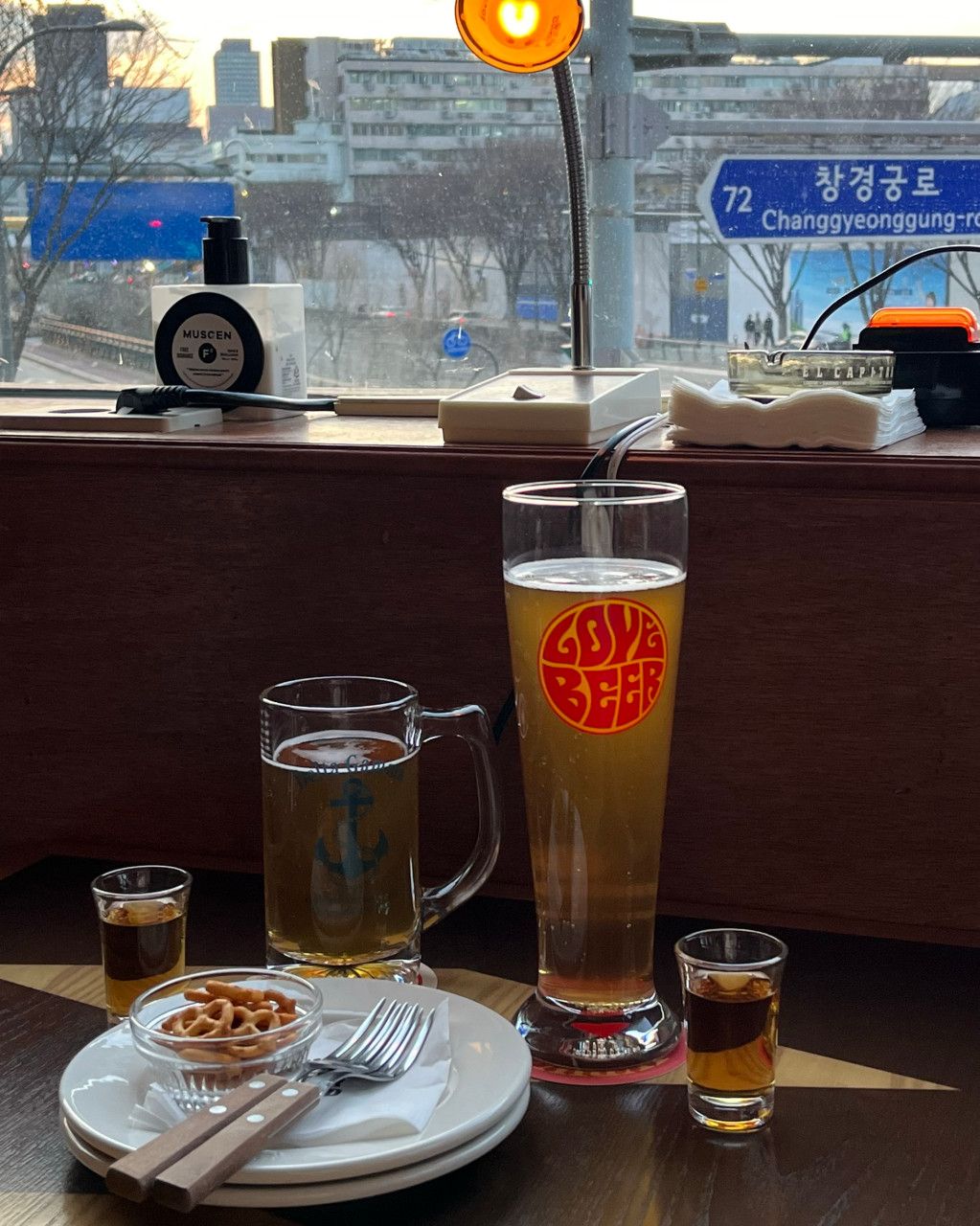 여름 저녁의 여운과 잘 어울리는 웜비어위켄드의 맥주. / 이미지 출처: 네이버 지도