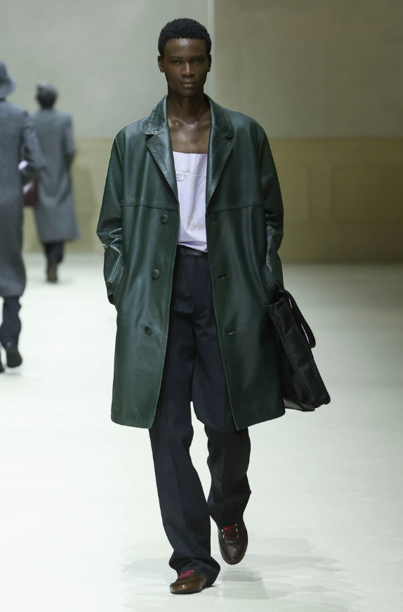 엔하이픈 제이가 착용한 프라다 2026 F/W 맨즈 컬렉션 LOOK 42/ 이미지 출처: 프라다 홈페이지