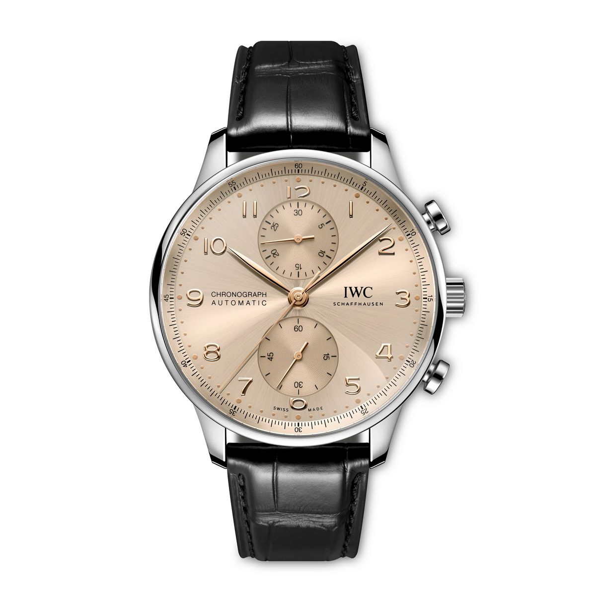 선버스트 마감의 베이지 톤 다이얼에 골드 도금 핸즈와 아라비아 숫자 아플리케를 더한 IWC 포르투기저 크로노그래프 / 이미지 출처: IWC