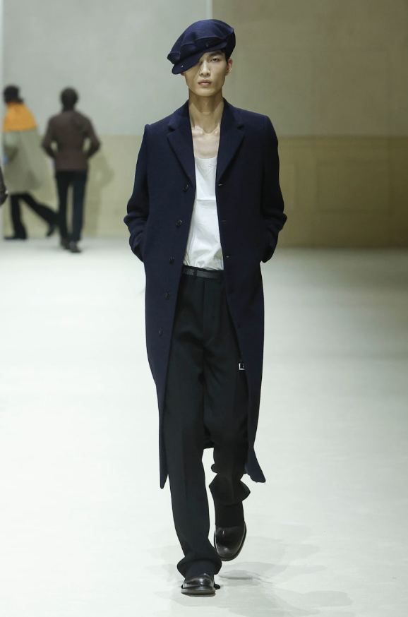엔하이픈 정원이 착용한 프라다 2026 F/W 맨즈 컬렉션 LOOK 50/ 이미지 출처: 프라다 홈페이지