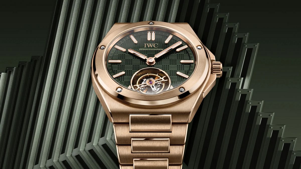 6시 방향에 플라잉 미닛 투르비용을 올리고 18K 5N 골드로 케이스와 브레이슬릿을 제작한 IWC 인제니어 투르비용 41 / 이미지 출처: IWC