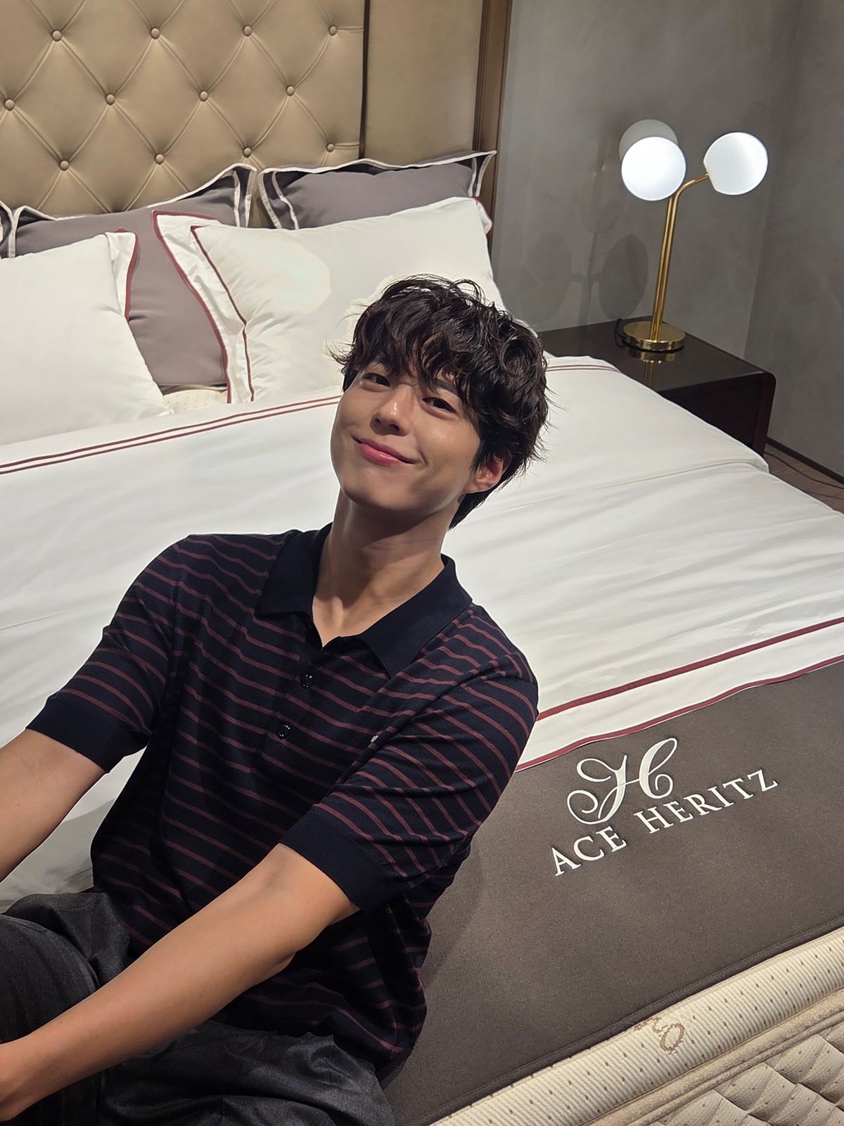 셀린느의 반팔 니트를 착용한 박보검 / 이미지 출처: 인스타그램 @bogummy