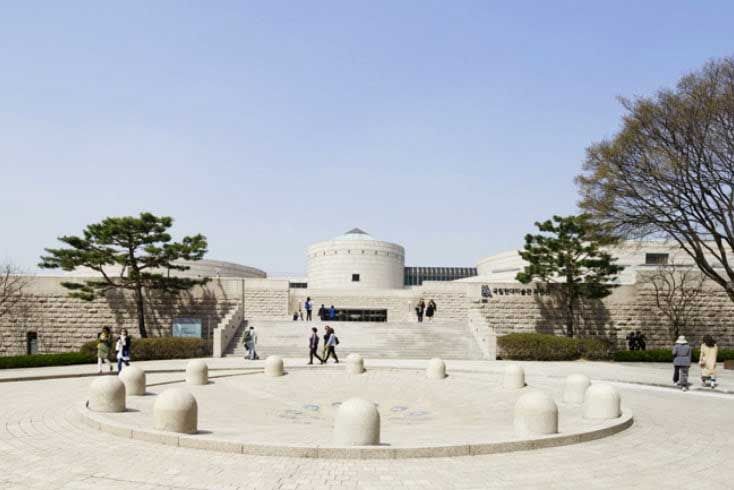 모네의 작품 뿐만 아니라, 오귀스트 르누아르, 살바도르 달리 등 다양한 작가들의 작품을 만날 수 있는 전시 / 이미지 출처: 국립현대미술관