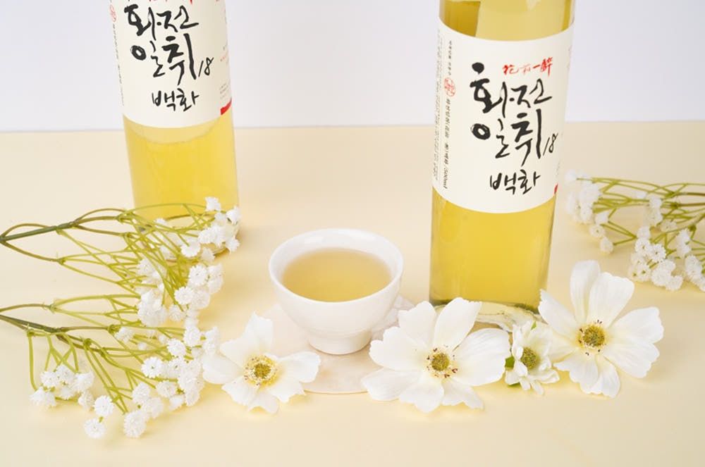 꽃의 부케와 조청 같은 질감을 한 병에 담은 화전일취 백화 18 / 이미지 출처: 화전일취 공식 인스타그램