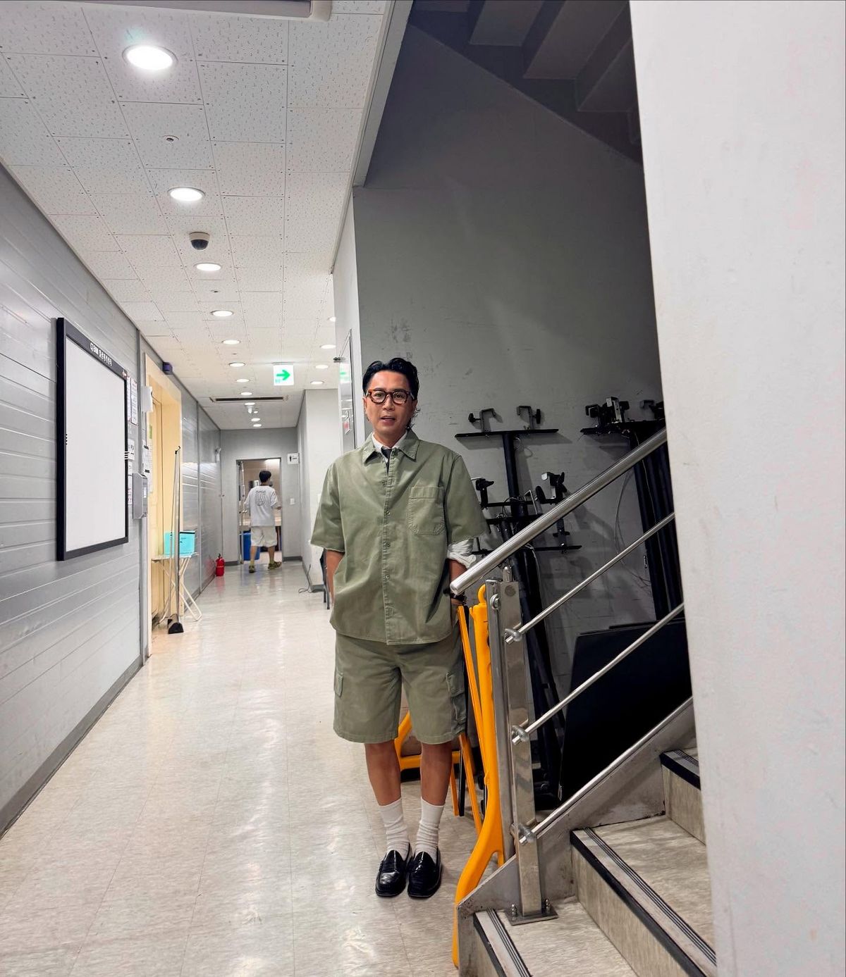 차분한 컬러로 포인트를 주는 스타일링 / 이미지 출처: 인스타그램 @jaehyungjung17 