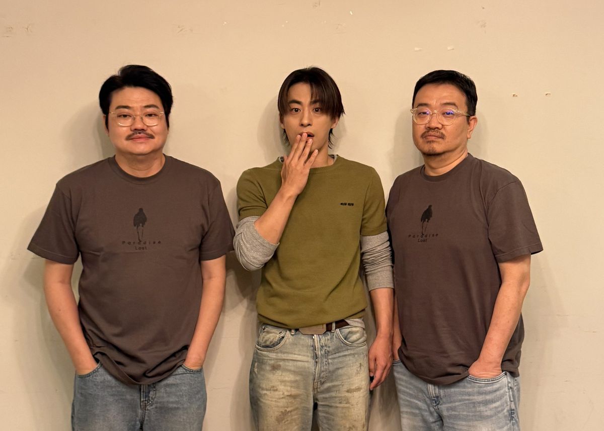 미우미우 톱을 활용한 구교환의 캐주얼 스타일링 / 이미지 출처: 쇼박스 및 나무엑터스.