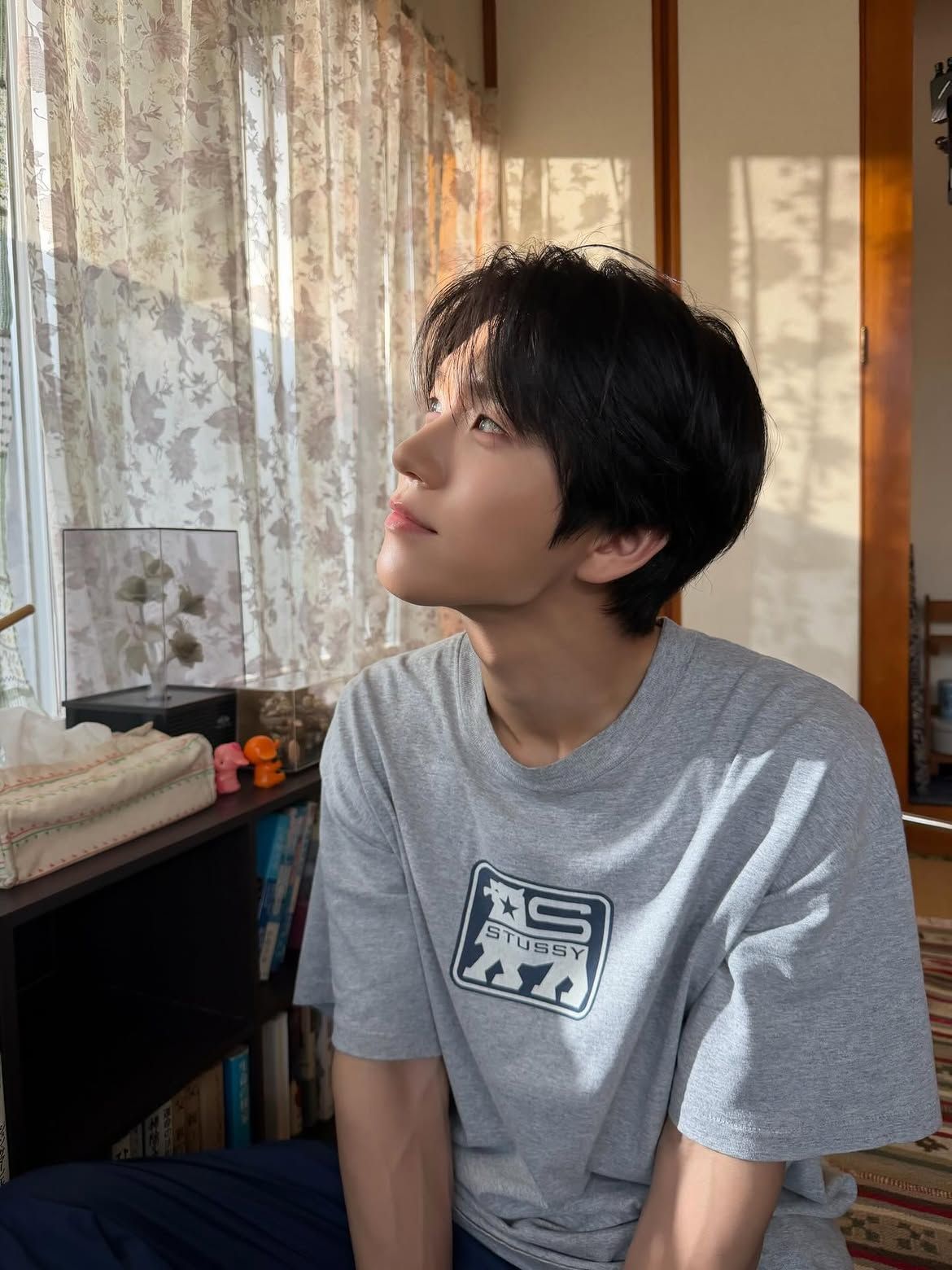 2000년대 초반의 일본 청춘물을 떠올리게하는 엔시티 위시 재희의 스타일링 이미지 / 이미지 출처 : 인스타그램 @nctwish_official 