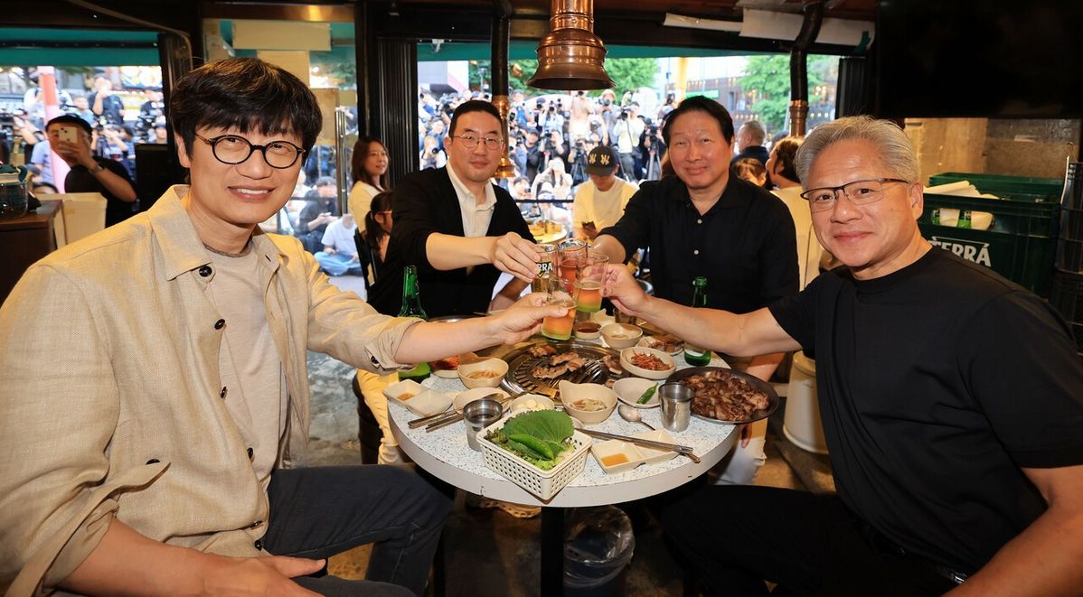 올해의 ‘삼쏘 회동’, 2026년 6월 5일 마포구 홍대 인근의 삼겹살 집 “형님 저요”에서 최태원 SK그룹 회장, 구광모 LG그룹 회장, 이해진 네이버 의장과 함께 저녁 식사 자리를 가진 젠슨황 엔비디아 CEO / 이미지 출처: 연합뉴스