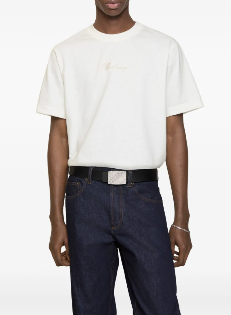 버버리(Burberry) 리버시블 인그레이브드 버클 레더 벨트 / 이미지 출처: FARFETCH