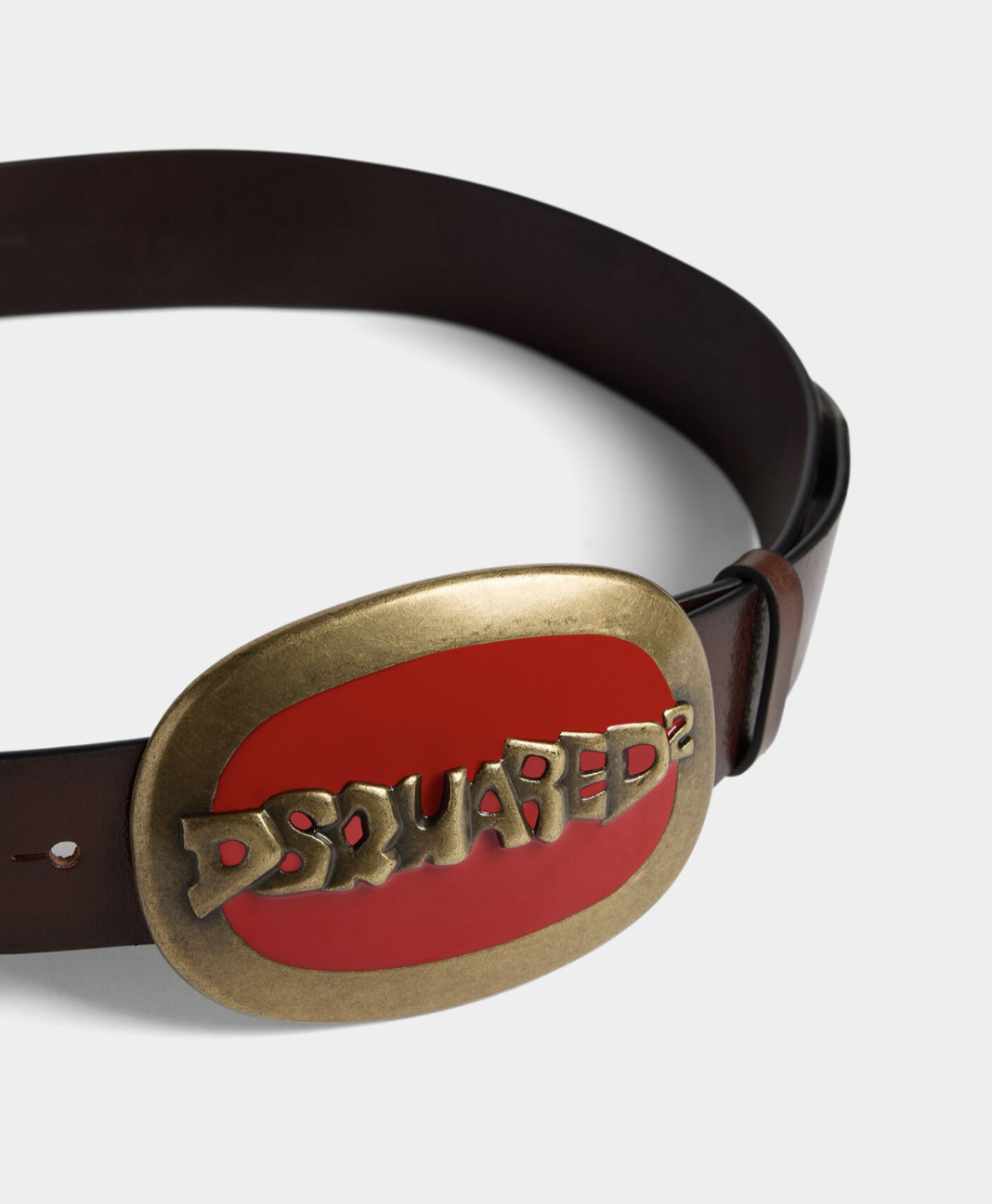 제니가 2026 폴란드 오프너 페스티벌에서 착용한 디스퀘어드2(Dsquared2)의 플래크 벨트(Plaque Belt) / 이미지 출처: 디스퀘어드2 홈페이지