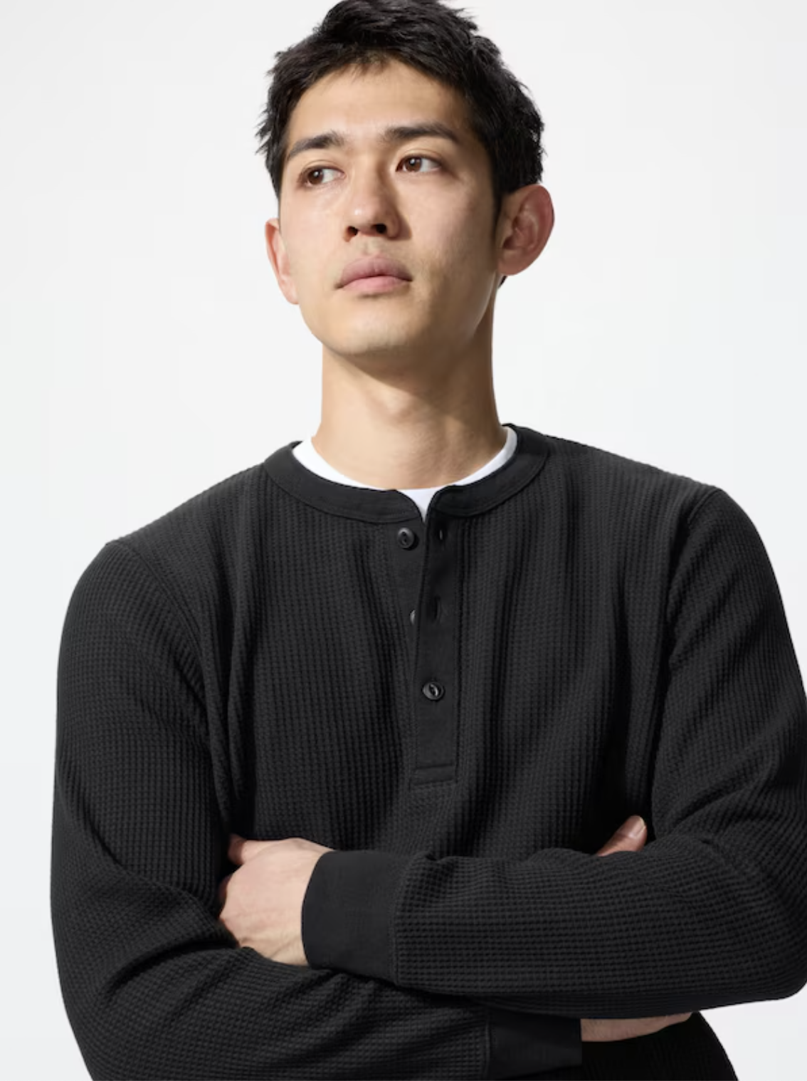 스윙스가 품절을 일으킨 유니클로 와플 헨리넥 티셔츠 / 이미지 출처: 유니클로 홈페이지