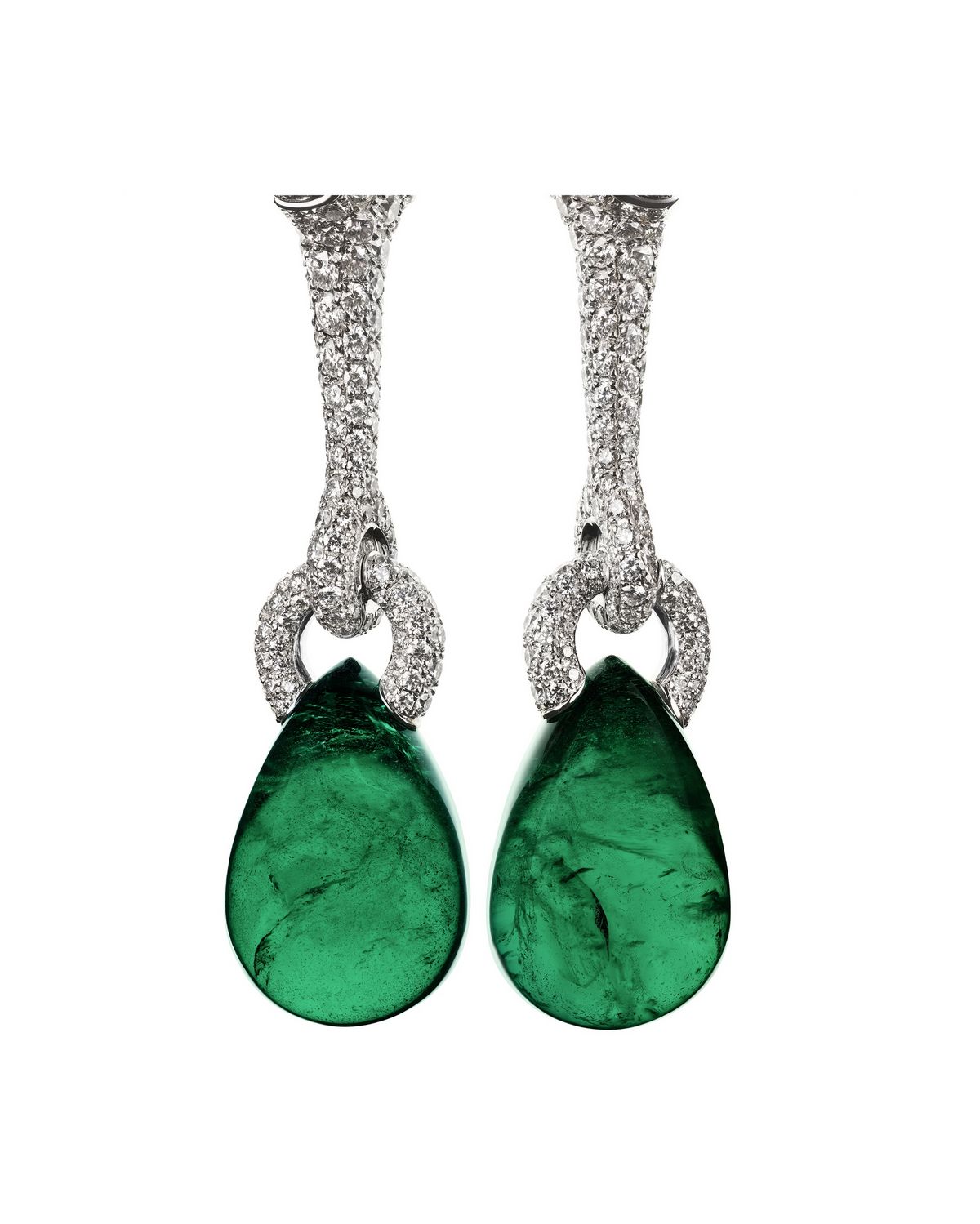 화이트 다이아몬드와 두 개의 드롭형 에메랄드를 세팅한 화이트 골드 에트랑트 이어링 Etreintes Earrings ⓒ Guido Mocafico