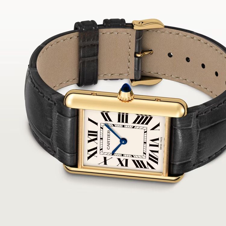 탱크 루이 까르띠에(Cartier) 워치, 미디엄(medium) 모델, 쿼츠 무브먼트. / 이미지 출처: 까르띠에