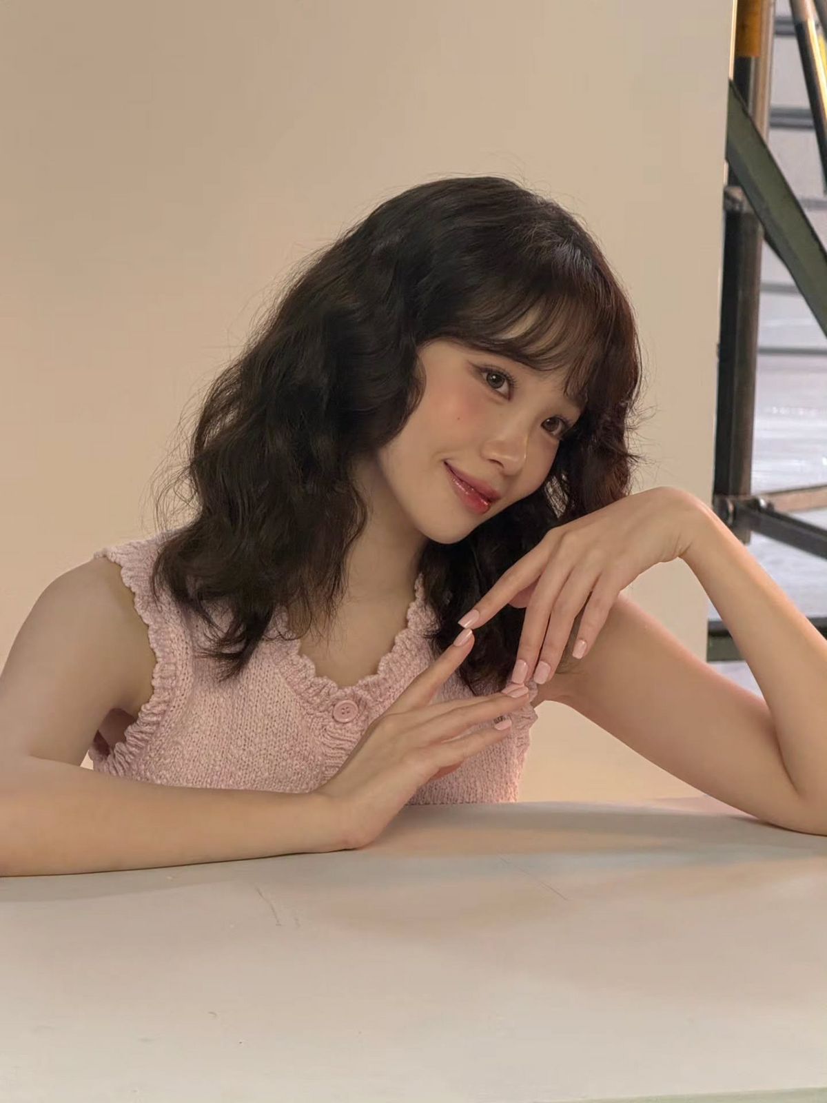 김채원이 연출한 투명한 시럽 네일. / 이미지 출처: 르세라핌 김채원 공식 인스타그램