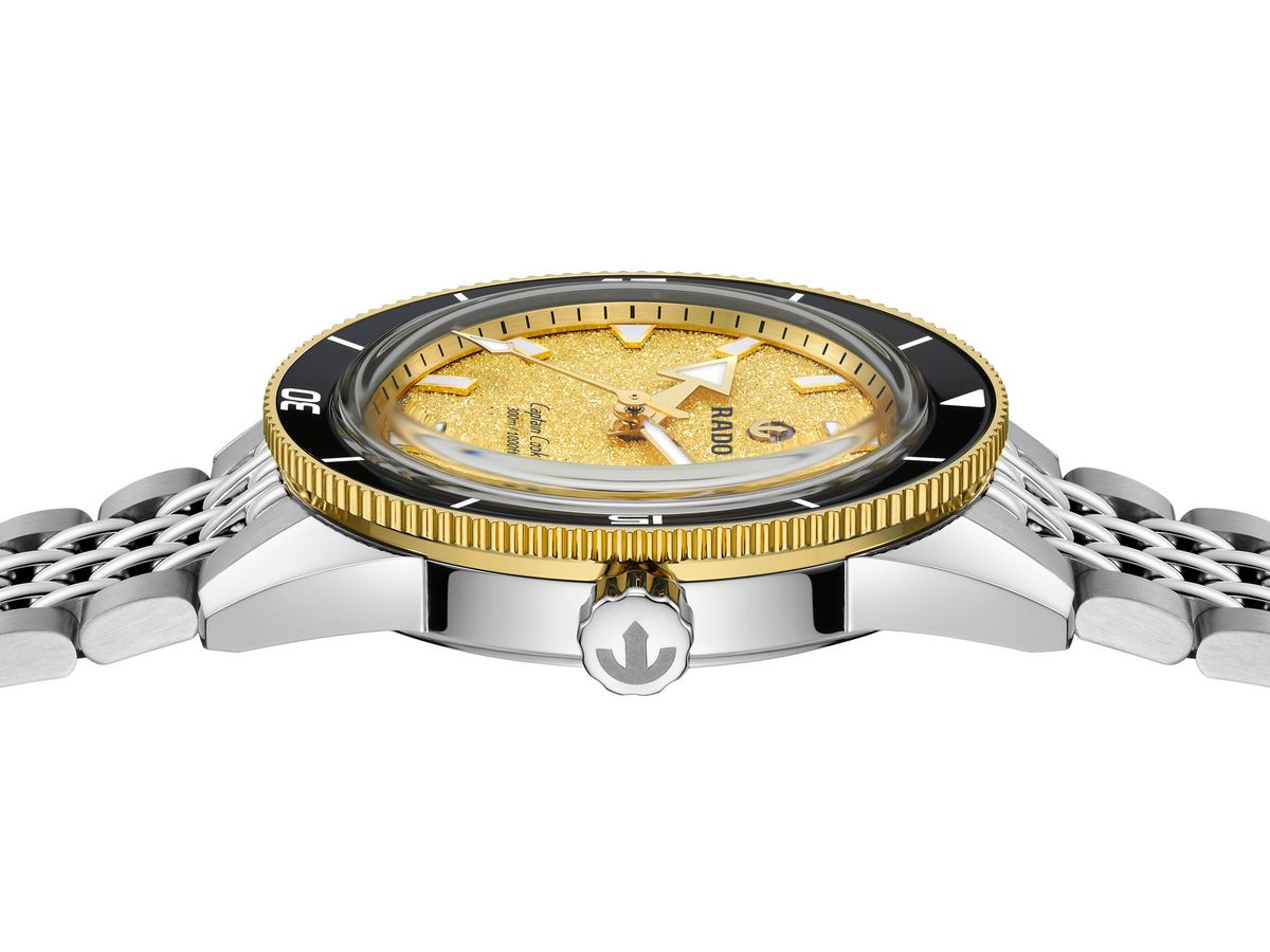 입체감을 더한 박스형 사파이어 크리스탈 / 이미지 출처: 라도(RADO)