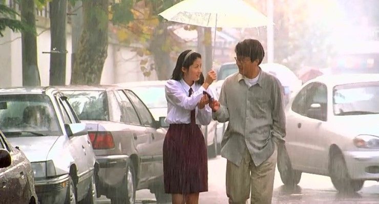 1990년대 여름의 공기와 먹먹한 사랑을 담아낸 <8월의 크리스마스> / 이미지 출처: 영화 스틸컷