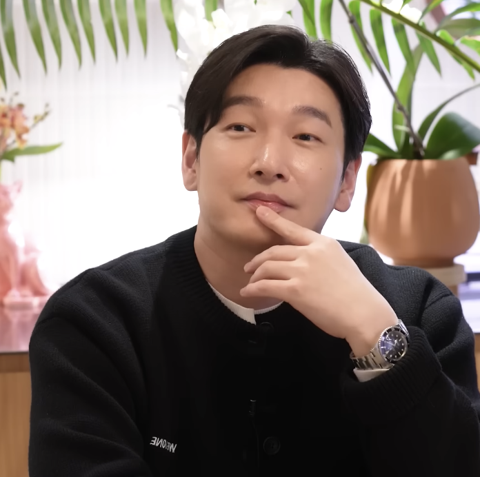 롤렉스 시계를 찬 조승우 / 이미지 출처: 유튜브 '요정재형'