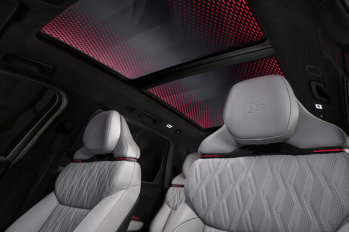 아우디 역사상 가장 넓은 파노라마 선루프를 적용한 모델 / 이미지 출처: 아우디 Audi