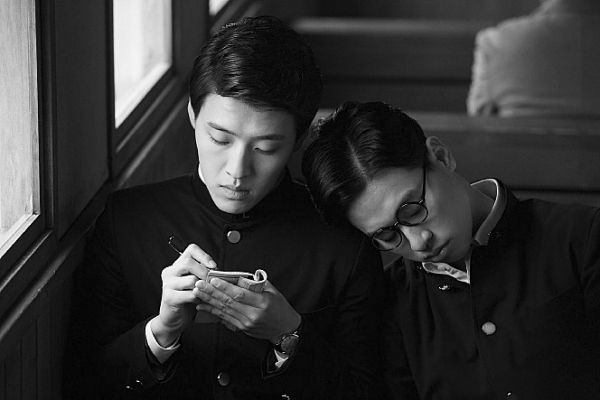 윤동주 시인과 송몽규 지사의 실제 유학 생활, 창씨개명 강요, 그리고 1945년 광복절을 불과 몇 달 앞두고 일본 후쿠오카 형무소에서 비극적으로 옥사한 실화를 바탕으로 하는 영화 '동주' / 이미지 출처: 루스이소니도스