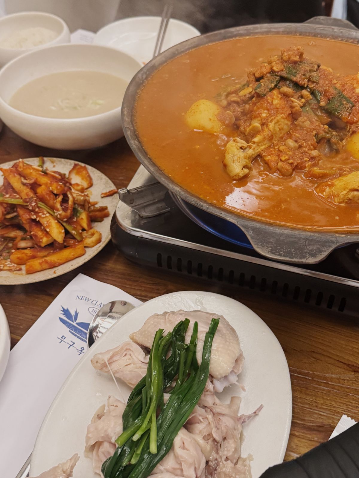 가마솥에서 푹 우려낸 깊은 육수와 이북식 찜닭이 주는 단정한 상차림 / 이미지 출처: 본인 촬영