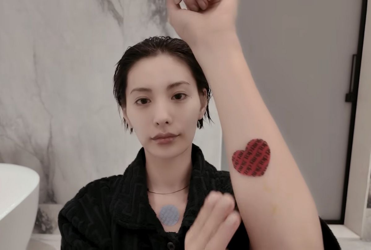 링탭의 PS 패치를 붙인 나나 / 이미지 출처: 나나 공식 유튜브