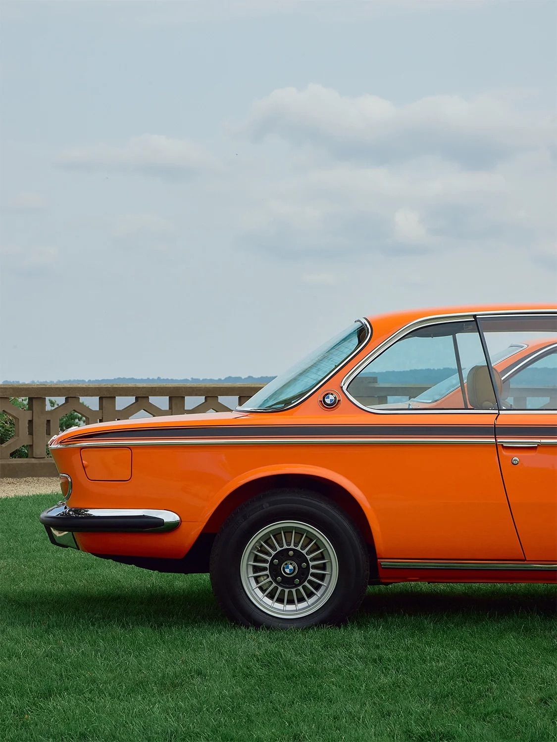 두 세대의 BMW 그랜드 투어러, 1972년식 3.0 CSi와 1987년식 M6 / 이미지 출처: Kith (키스)