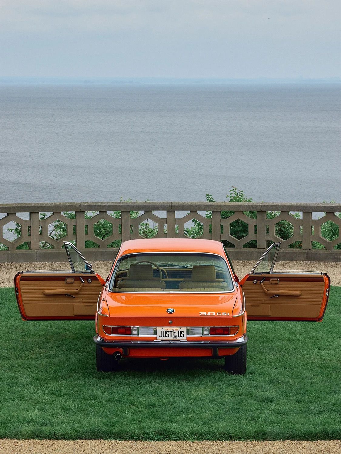 1970년대 BMW 쿠페의 모습을 간직한 3.0 CSi의 후면 / 이미지 출처: Kith (키스)