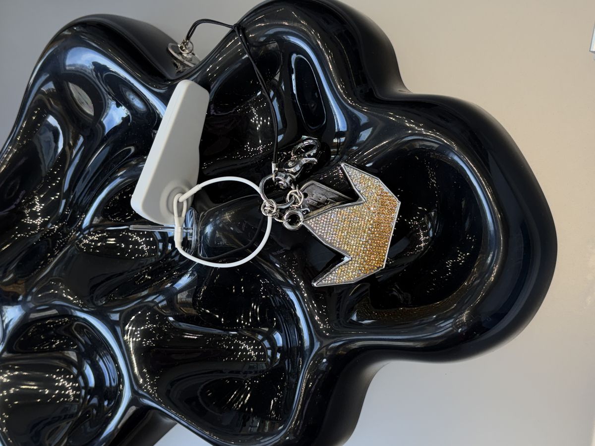 BIGBANG RHINESTONE KEYRING / 이미지 출처: 에스콰이어