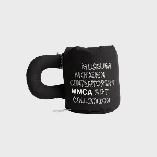 머그인 줄 알았지만 알고 보면 폭신한 패브릭 오브제, MMCA COLLECTION 버블머그. / 이미지 출처: 국립현대미술관 온라인숍 미술가게