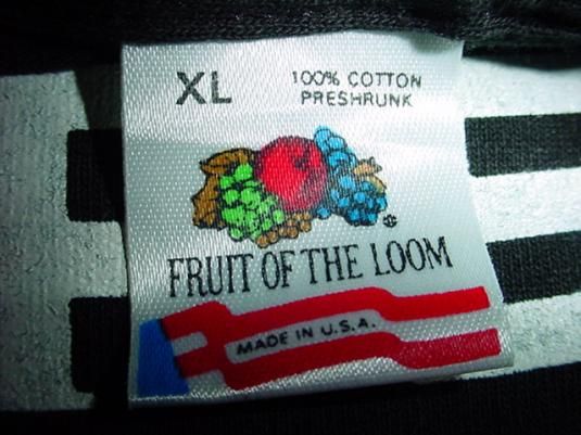 보다 세밀하게 과일 그림이 묘사된 정품 ‘Fruit of the Loom’ 빈티지 티셔츠의 라벨 / 이미지 출처: defunkd