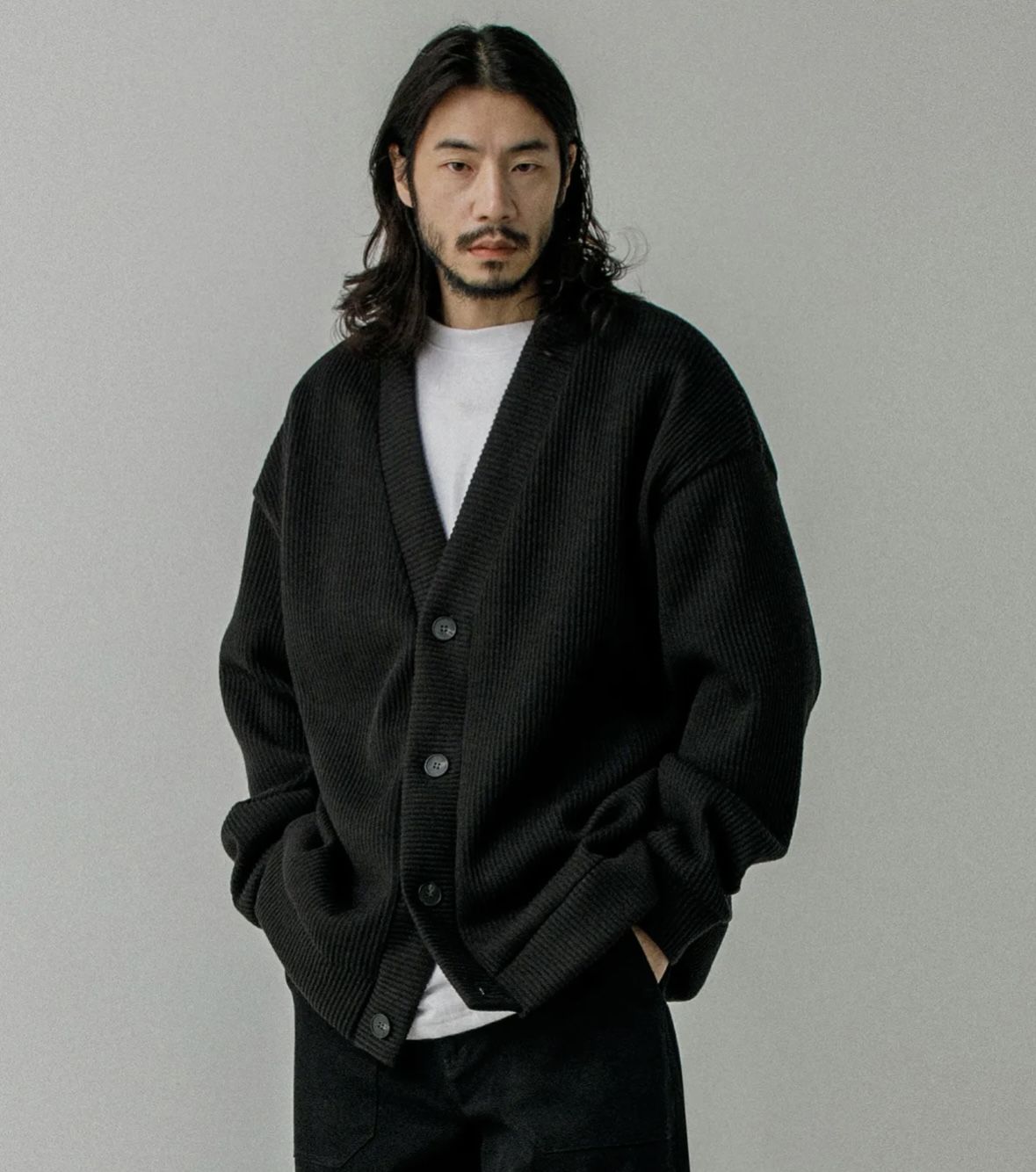 아메리칸 캐주얼 스타일 오버핏 브이넥 가디건. / 이미지 출처: 러기드 하우스