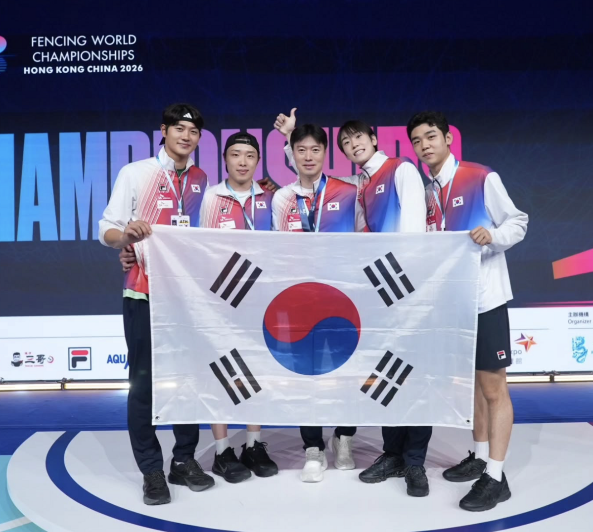 아시안게임 전, 홍콩 세계펜싱선수권대회 단체전에서 은메달을 목에 건 펜싱 사브르 대표팀 / 이미지 출처: 오상욱 인스타그램 @ohsu.o_o