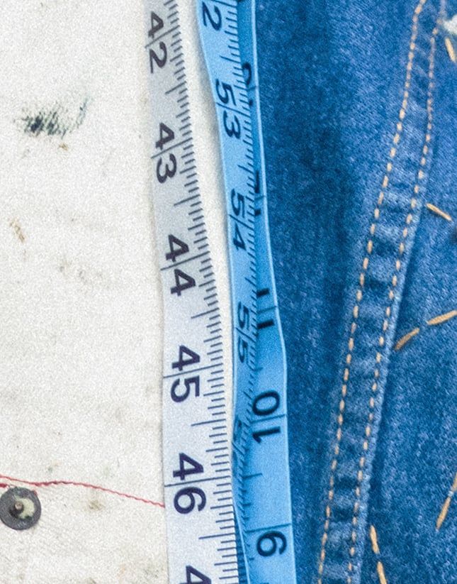 원단의 특성과 방축 가공 여부 등을 철저하게 확인해가며 사이즈를 선택해야 하는 빈티지 청바지. / 이미지 출처: 리바이스
