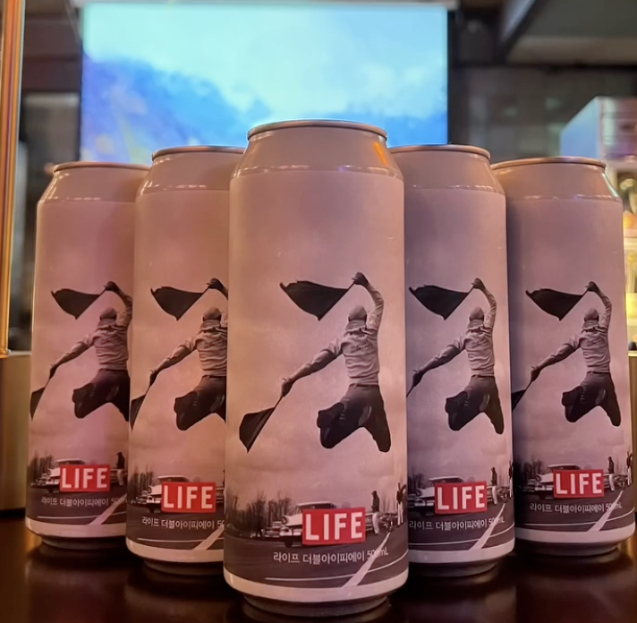 다양한 수제 맥주 종류 60가지를 선보이는 공덕 케그샵. 사진 속 맥주는 뉴잉글랜드 더블 IPA. / 이미지 출처: 인스타그램 @kegshop.co.kr
