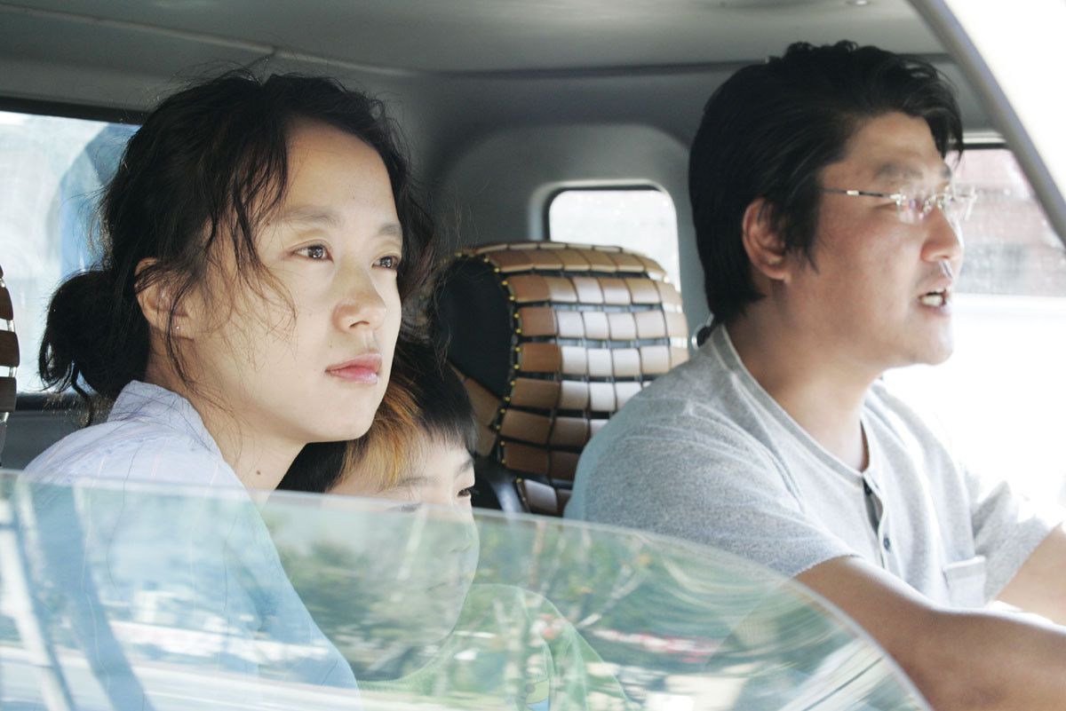 아들과 함께 밀양으로 향하는 신애와 종찬의 모습. / 이미지 출처: 네이버 영화