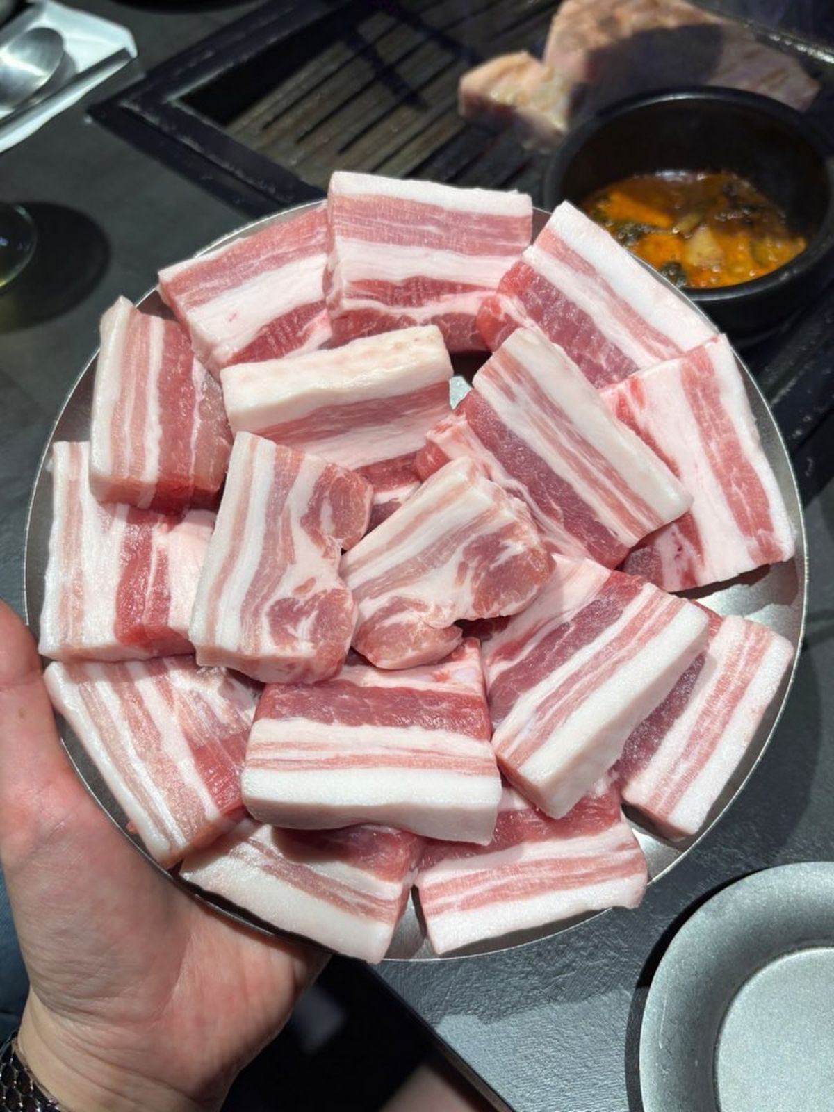 오래된 식육점의 분위기를 간직한 고산식육점. / 이미지 출처: 고산식육점 공식 인스타그램 @kosan_butchers