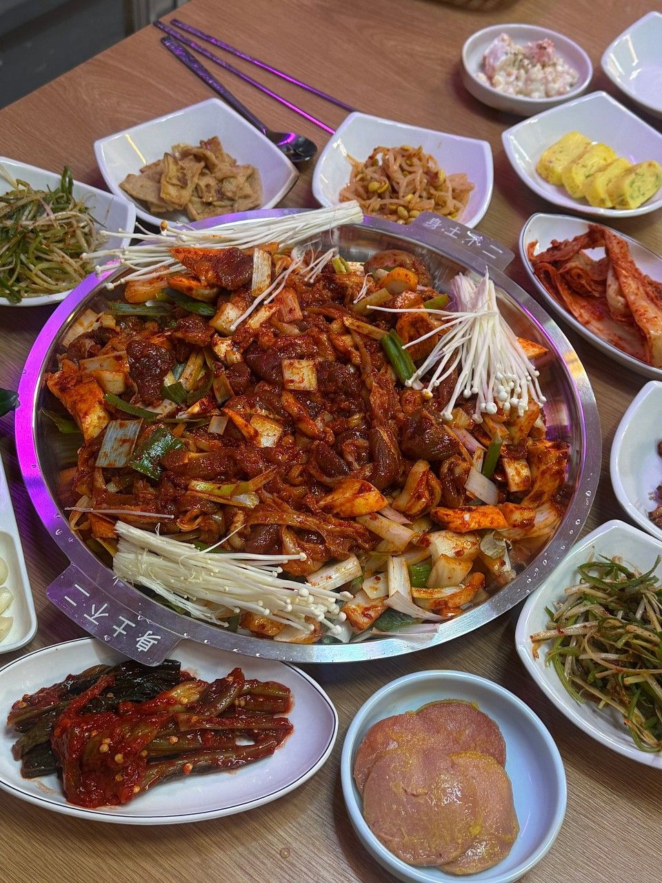 돼지고기 못지않게 사랑받는 태용불고기의 대표 메뉴, 오리주물럭. / 이미지 출처: 태용불고기