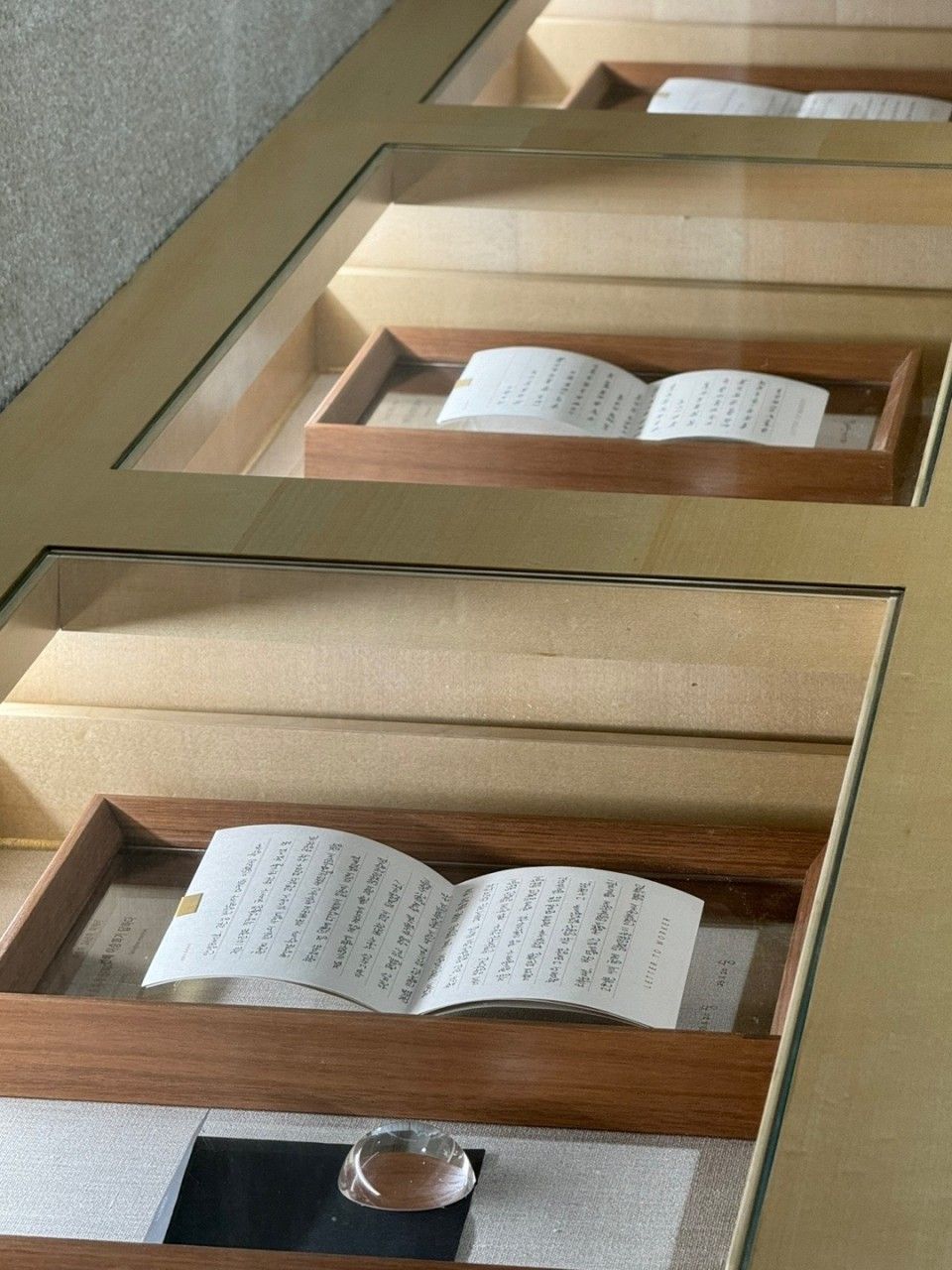 리프레시할 수 있는 요소는 물론 스스로 성장할 수 있는 다양한 커뮤니티를 운영하는 데스커 라운지 홍대. / 이미지 출처: 데스커라운지 공식 인스타그램 @differ.official