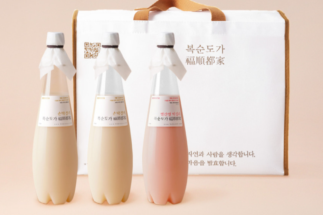 울산 언양쌀과 전통 누룩을 옹기에서 자연 발효시켜 천연 탄산과 상큼한 풍미를 낸 생막걸리 / 이미지 출처: 복순도가 웹사이트