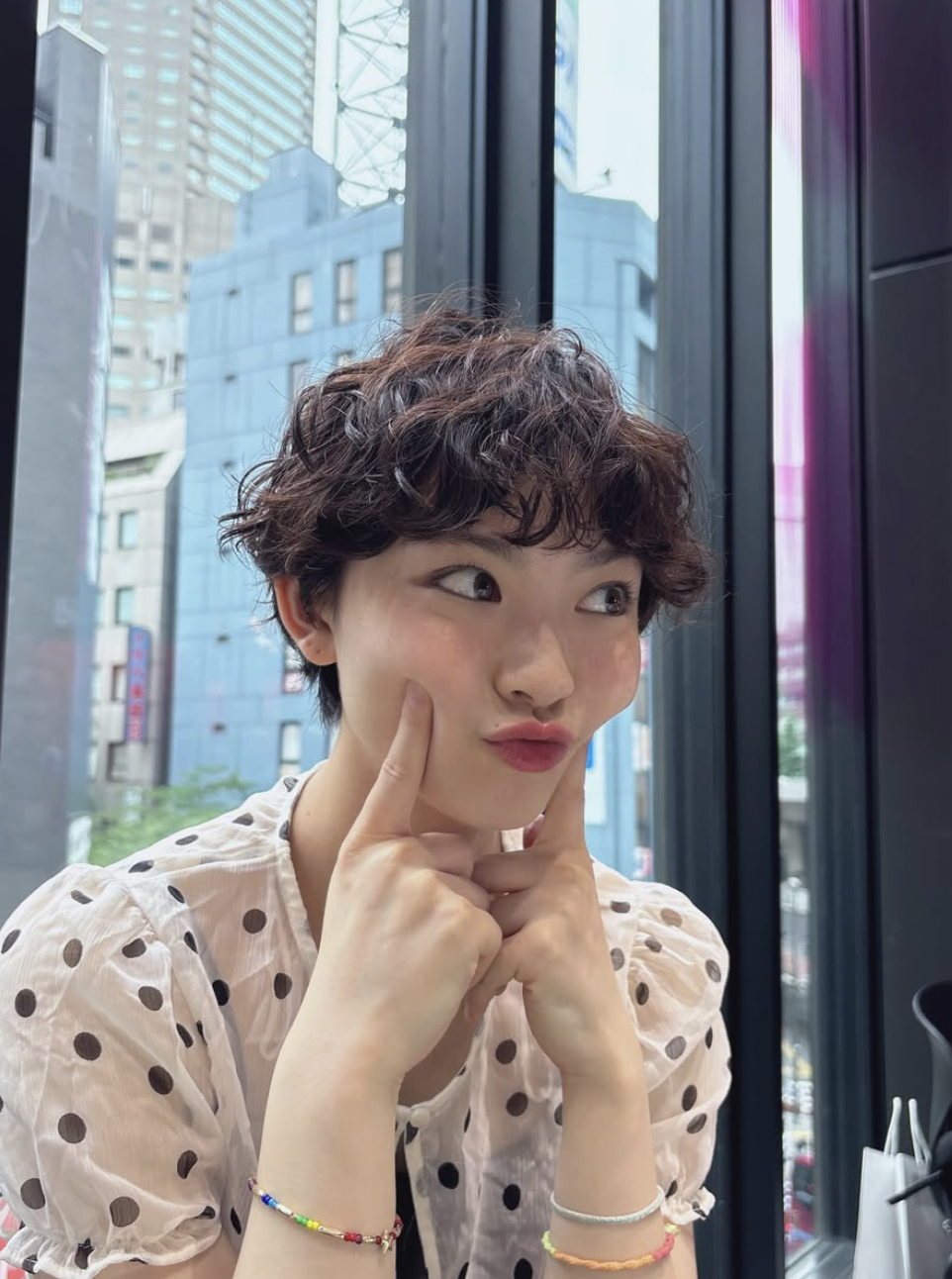 팬들 사이에서 인형 같다는 평가가 많은 토모카. / 이미지 출처: 미야자키 토모카 인스타그램 @2525_tomoka