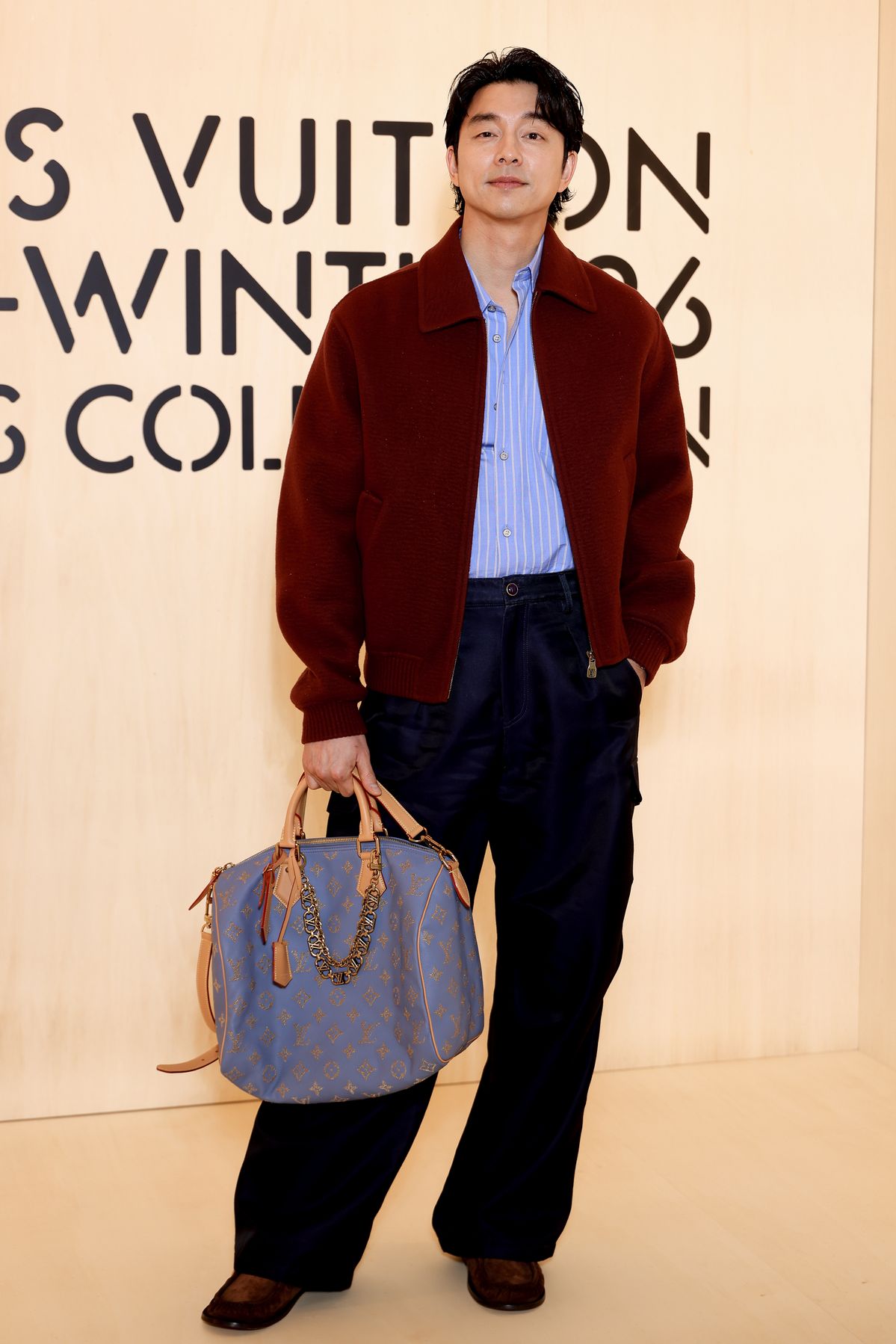 F/W 2026 맨즈 쇼에서 버건디 컬러의 블루종 자켓을 착용한 공유/ 이미지 출처: 게티이미지 코리아