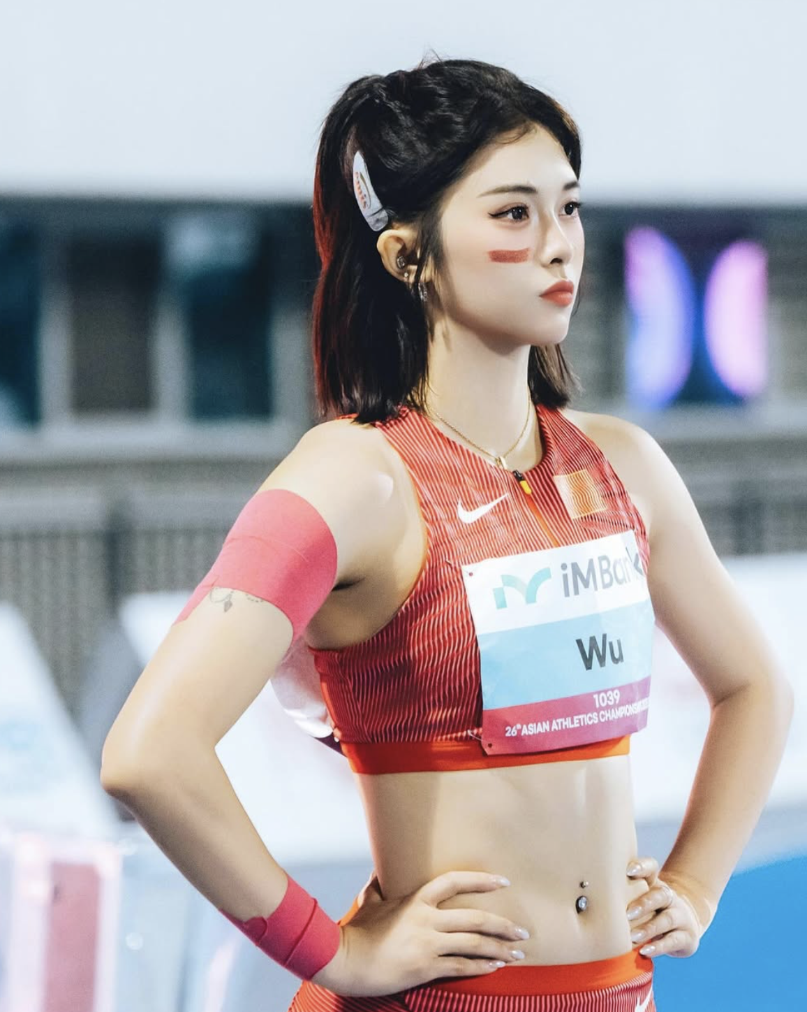 트랙 위에서 풀 메이크업과 타투를 숨기지 않는 당당함에 많은 팬이 따르는 우옌니. / 이미지 출처: 우옌니 인스타그램 @wuyanni_jennie 