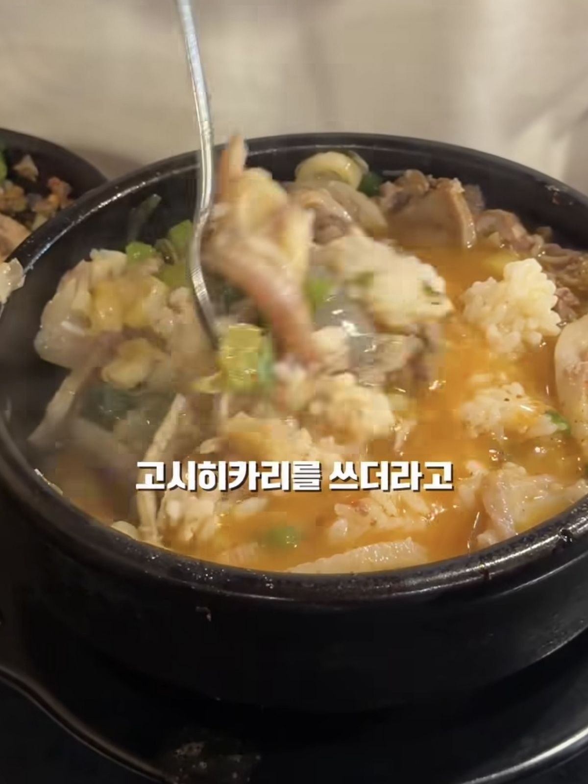 숟가락을 뜰 때마다 고기가 따라 나올 만큼 건더기가 푸짐한 순댓국. / 이미지 출처: @choiza11