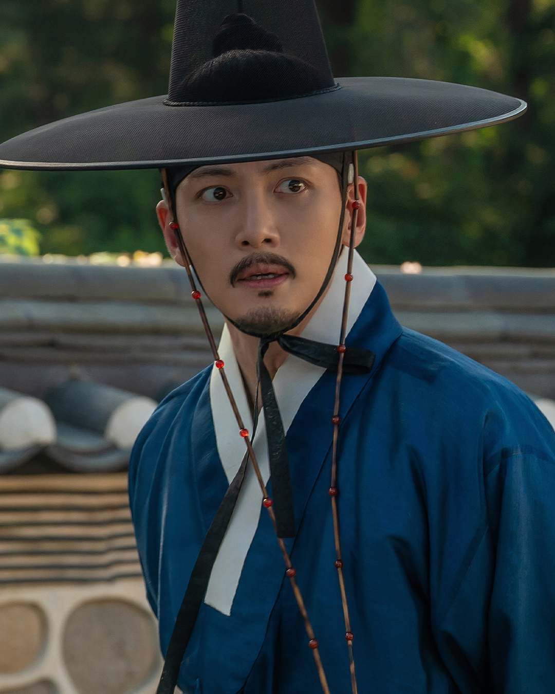 다양한 청색으로 표현한 넷플릭스 '스캔들'의 조원. / 이미지 출처: 인스타그램 @netflixkr