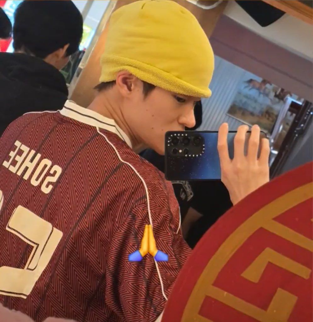 'SKYRLK' 비니 젤리를 착용한 라이즈 소희/ 이미지 출처: 인스타그램 @riize_official